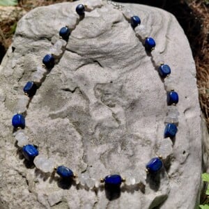 Female Power: ketting met lapis lazuli en maansteen