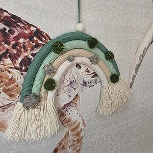 Forest PomPom Rainbow – Naturel Wandhanger voor de Kinderkamer