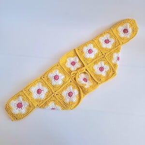 Gehaakt baby vestje | Bolero geel met wit en roze bloemen