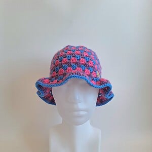 Gehaakte bucket hat | Pride biseksuele vlag