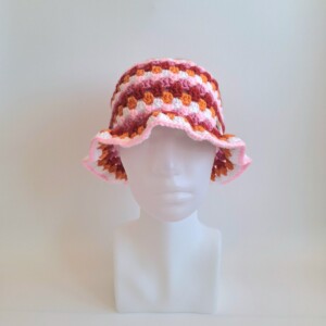 Gehaakte bucket hat | Pride lesbische vlag