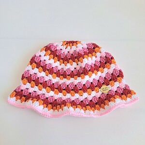 Gehaakte bucket hat | Pride lesbische vlag