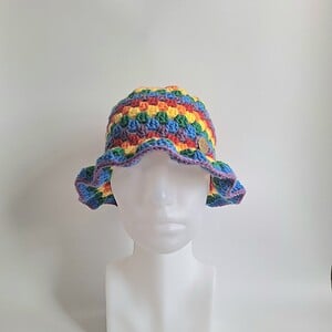 Gehaakte bucket hat | Pride regenboog vlag