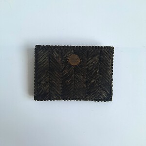 Geweven pasjeshouder | Camouflage groen velvet look