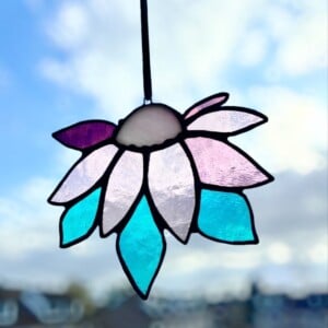 Handgemaakt | Glas-in-loodbloem | Roze-Paarse Zonvanger | Raamdecoratie | Tiffany-stijl ✨