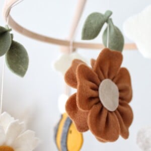Handgemaakte Babymobiel | Hout & Wolvilt | Bloemetjes & Bijtjes