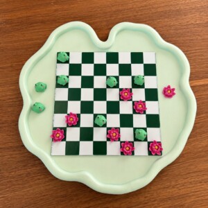 Handgemaakte Kikker & Lotus Dambord Set – Decoratief Verzamelitem