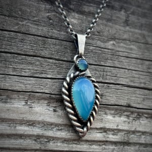 Handgemaakte zilveren hanger met Blauwe Chalcedoon ✨💙