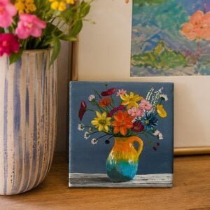 Handgeschilderd bloemen tegeltje — origineel kunstwerk | 10 × 10 cm