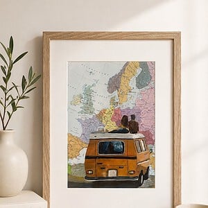 Handgeschilderd kunstwerk op kaart – On the Road – unieke roadtrip scene, ingelijst (33 x 43 cm)