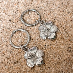 Hibiscus oorbellen Zilver