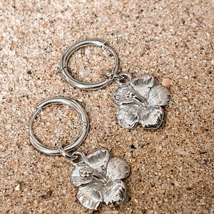Hibiscus oorbellen Zilver