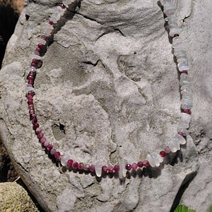 ketting paarse toermalijn en maasteen