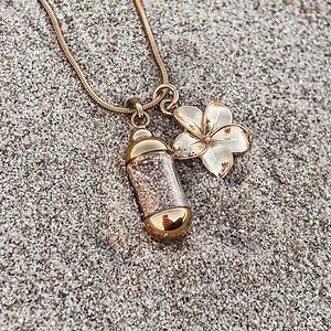 Laguna Beach Pendant Plumeria Goud