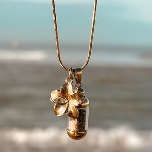 Laguna Beach Pendant Plumeria Goud