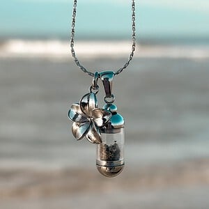 Laguna Beach Pendant Plumeria Zilver
