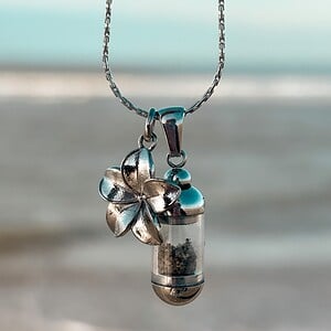 Laguna Beach Pendant Plumeria Zilver