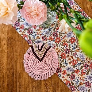 Macramé onderzetter roze