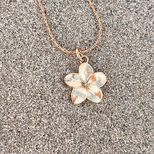 Oceaan Plumeria ketting Goud