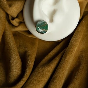 Oorbellen | faux agate green studs