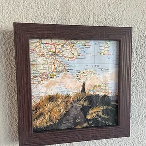 Origineel kunstwerk op kaart (18 x 18 cm) – Between the Dunes – handgeschilderd, ingelijst, uniek