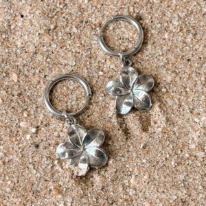 Plumeria oorbellen zilver