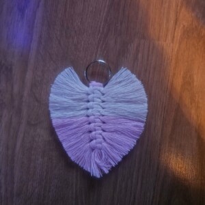 Roze macrame blad sleutelhanger