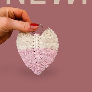 Roze macrame blad sleutelhanger