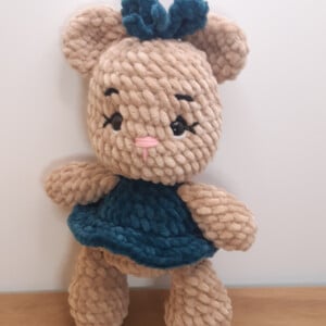 Schattige Beer 'Rina' Ballerina. Gehaakte knuffel uit velvet garen.