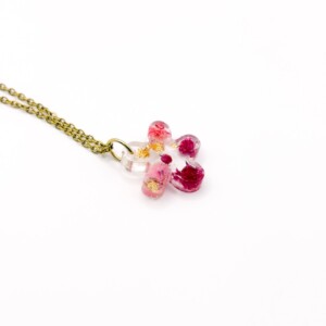 Subtiele Ketting met Bloem Hanger Gevuld met Echt Gipskruid uit Den Haag (GirlMeetsDenHaag x CH Design)