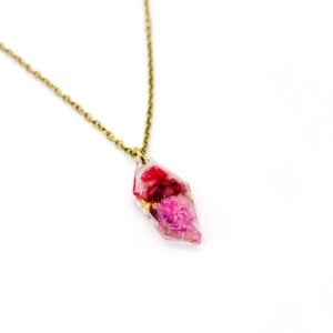 Subtiele Ketting met Facet Hanger Gevuld met Echt Gipskruid uit Den Haag (GirlMeetsDenHaag x CH Design)