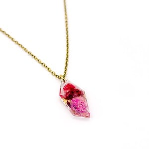 Subtiele Ketting met Facet Hanger Gevuld met Echt Gipskruid uit Den Haag (GirlMeetsDenHaag x CH Design)