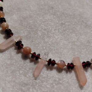 Sun and Heart: ketting met zonnesteen, granaat en roze bergkristal
