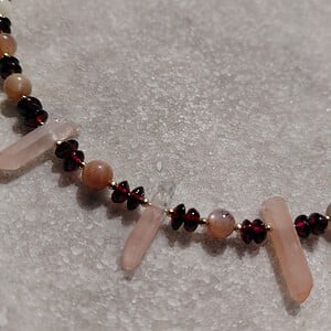 Sun & Heart: ketting met zonnesteen, granaat en roze bergkristal