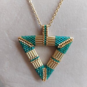 Triangel set van oorbellen en hanger