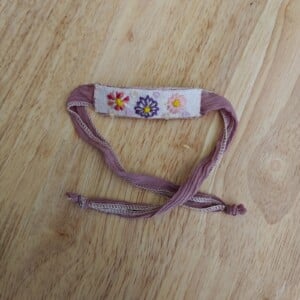 Unieke geborduurde armband