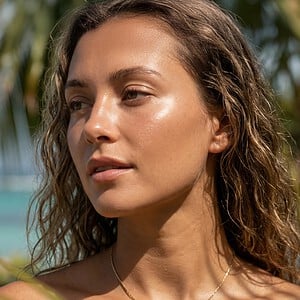 Zeeglas Hibiscus Ketting Goud