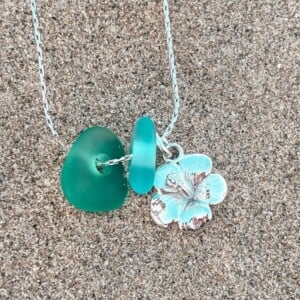 Zeeglas Hibiscus Ketting Zilver