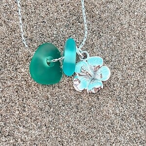 Zeeglas Hibiscus Ketting Zilver