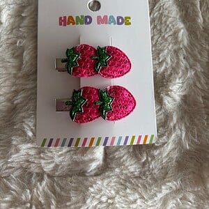 Alligator clips met aardbei