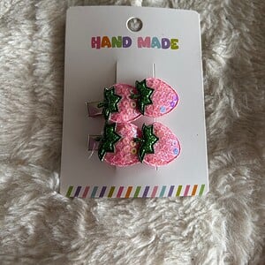 Alligator clips met aardbei (licht roze)