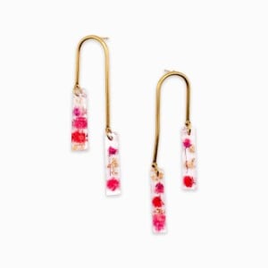 Asymmetrische Boog Oorbellen Met Hangers Gevuld met Echt Gipskruid uit Den Haag (GirlMeetsDenHaag x CH Design)