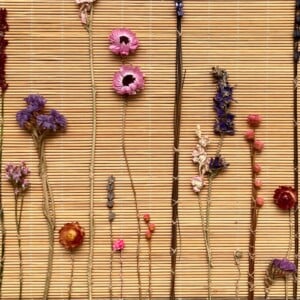 Bamboe Wandhanger met gedroogde bloemen - Botanische Bamboe Kunst - Boho Natuurlijk - Geperste Bloemen