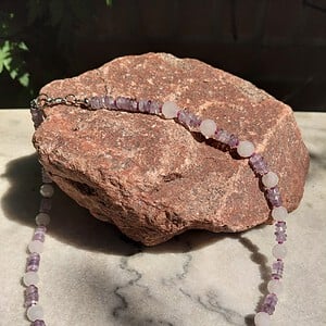Blue Heart: ketting met twee turquenietharten, rozekwarts, amethist en robijntjes