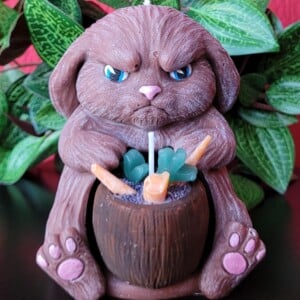 Chagrijnig boos konijnenkaars - Grumpy Gerrit (bruin)