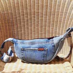 Denim slingbag / crossbodybag