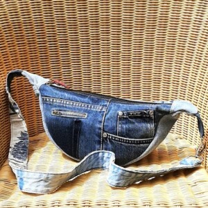 Denim slingbag / crossbodybag