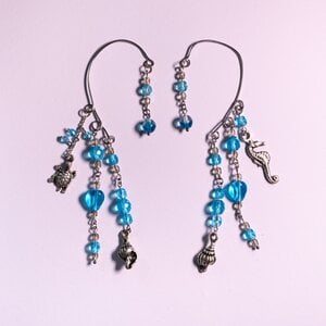 Ear Cuffs Zeeleven | Handgemaakte oorhangers met blauwe glaskralen, schildpad en zeepaardje |  Draagbaar zonder gaatjes