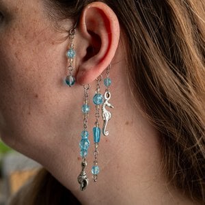 Ear Cuffs Zeeleven | Handgemaakte oorhangers met blauwe glaskralen, schildpad en zeepaardje |  Draagbaar zonder gaatjes