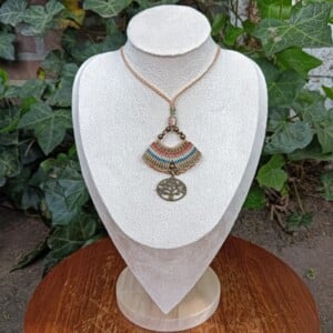 Earth Spirit – Handgemaakte Micro Macramé Amulet Ketting met Levensboom